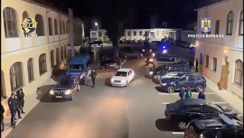 PERCHEZIȚII la acest moment, Poliția Română și procurorii D.I.I.C.O.T., cu sprijinul Jandarmeriei Române