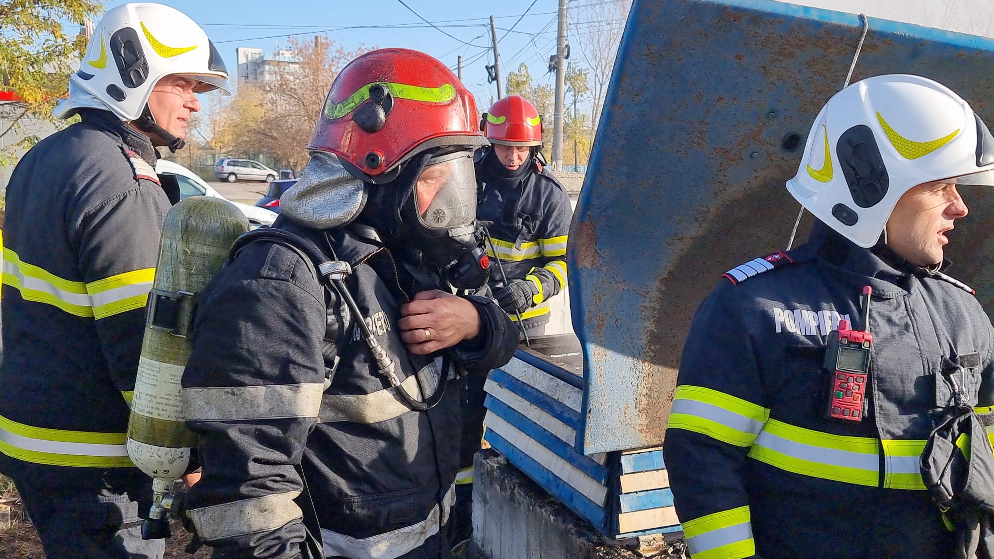 Târgoviște, intervenție dificilă a pompierilor dâmbovițeni, arde un tunel de cabluri de înaltă tensiune