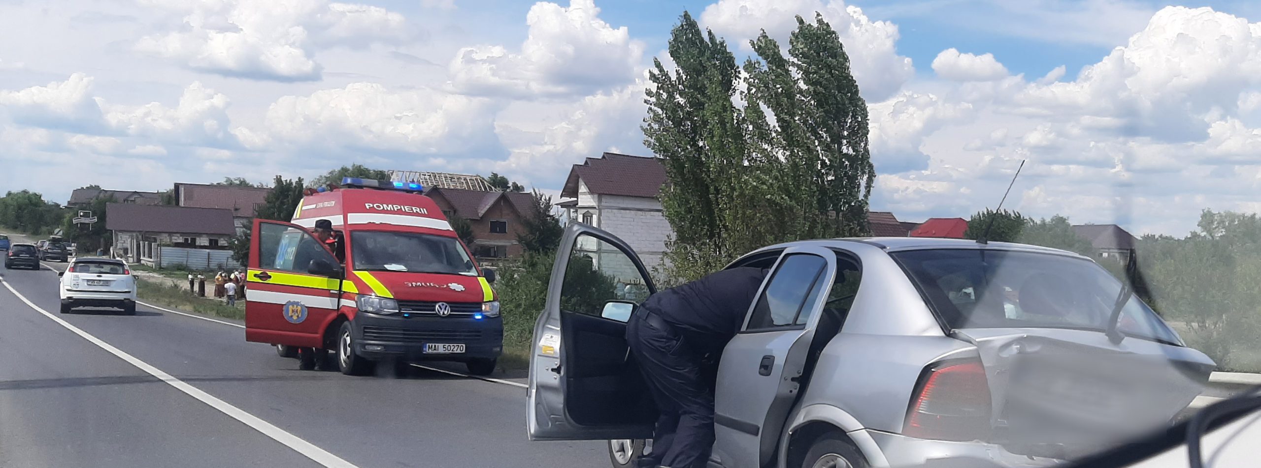 Carambol pe DN 71-Bălteni, patru autoturisme implicate și o persoană rănită 