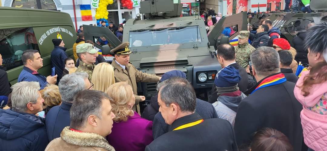 La Târgoviște, manifestările s-au desfășurat la Monumentul Eroilor din Piața Tricolorului. 