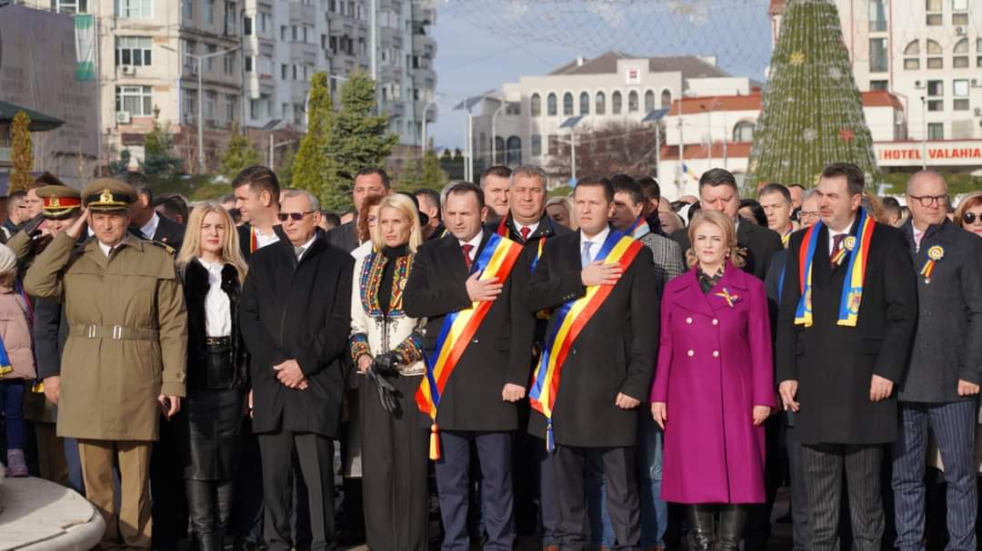 La Târgoviște, manifestările s-au desfășurat la Monumentul Eroilor din Piața Tricolorului. 