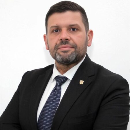 Ieri, prefectul județului Dâmbovița a semnat ordinul de încetare a mandatului primarului orașului Găești, Grigore Gheorghe, ca urmare a unei decizii definitive a Înaltei Curți de Casație și Justiție. Instanța supremă a stabilit că Grigore Gheorghe s-a aflat în stare de incompatibilitate în perioada în care ocupa funcția de viceprimar.